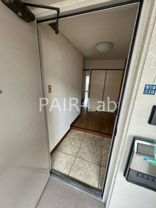 高楽ハイツの玄関