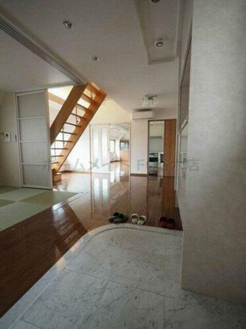 NS上町セブンの玄関