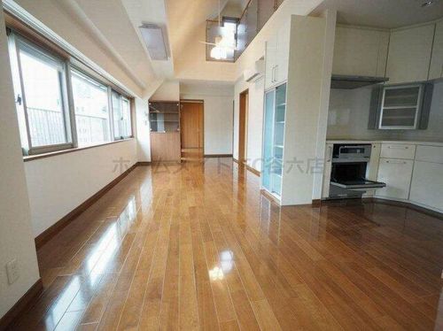 NS上町セブンの居間