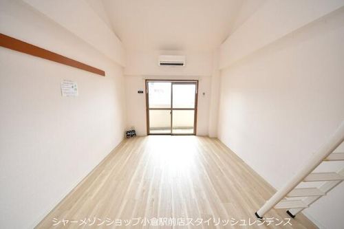 リファレンス門司駅前の居間