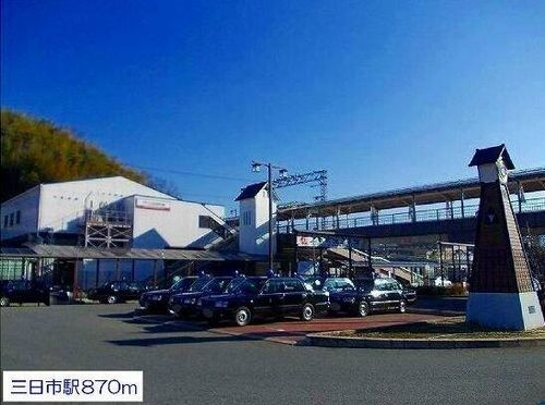 グラントゥールⅡの周辺