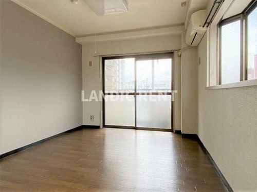 グランドシティ西新の居間