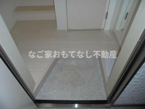 ハーモニーテラス天塚町の玄関