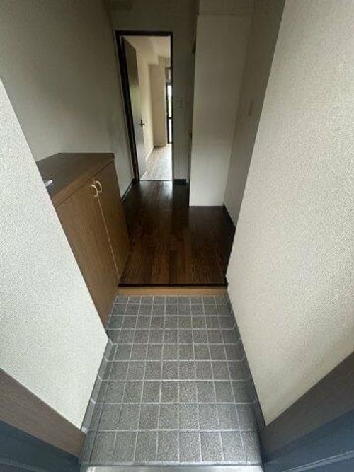 ドミトリー三好ヶ丘の玄関