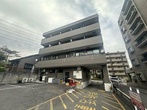 ドミトリー三好ヶ丘の外観