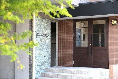 グランフォート新瑞橋の玄関