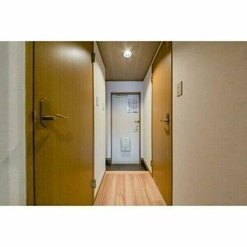 シーズンコート犬山201の玄関