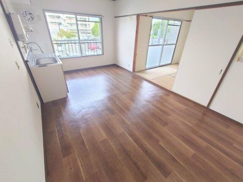 稲本マンション202の居間