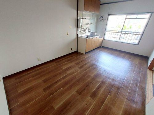 稲本マンション202の居間