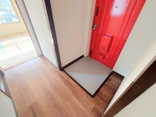 稲本マンション202の玄関