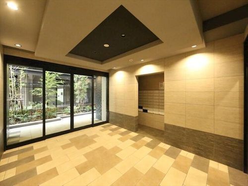 プレサンス上前津エレスタの玄関