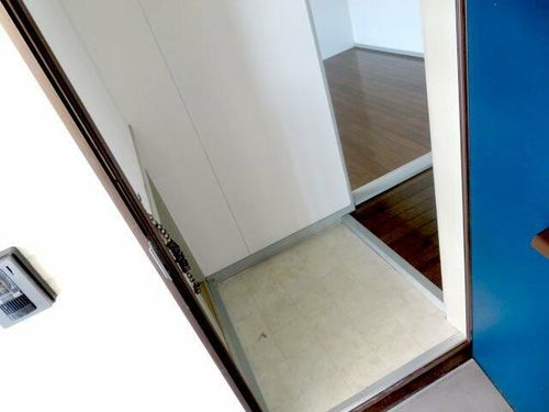 レイクハイム瀬田の玄関