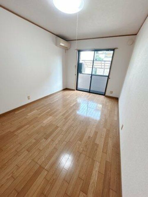 I-stage唐崎103の居間