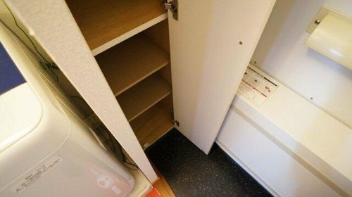 レオパレス新堂の玄関