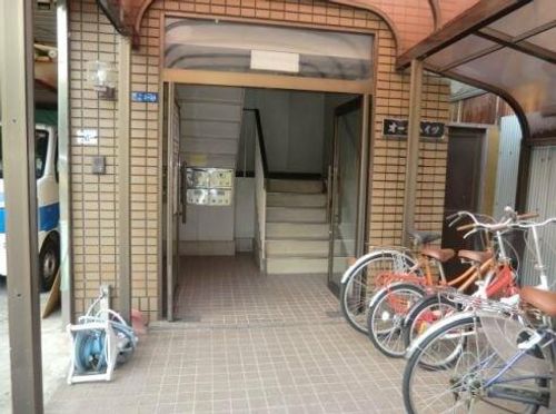 近鉄南大阪線北田辺駅4階建築37年の玄関