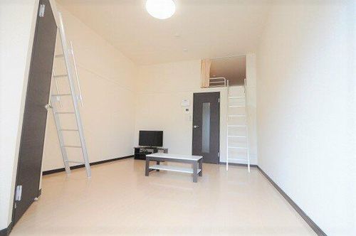 レオネクストハイツ西田の居間