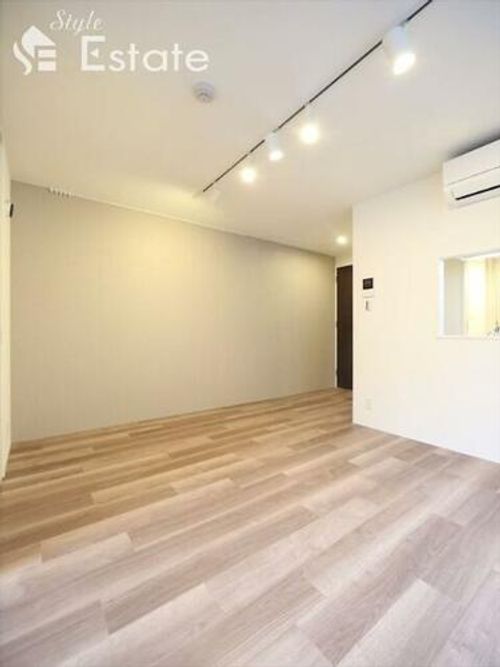 リーデンス今池の居間