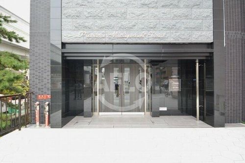 プレサンス松屋町駅前の玄関