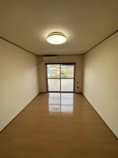 パレス豊栄1-6の居間