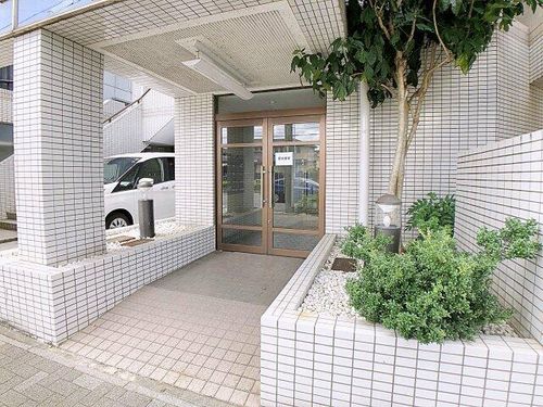 第2宏和ビルの玄関