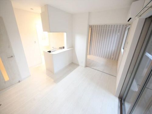 ジュネス桜駅前の居間