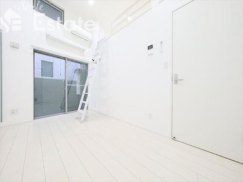 ACE102の居間