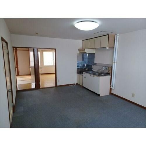 パークハイツ吉田203の居間