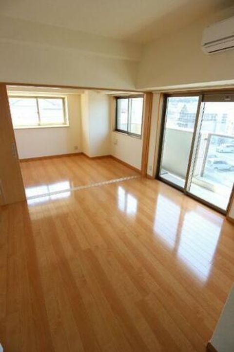 サンシャイン・マリンズ井堀305の居間