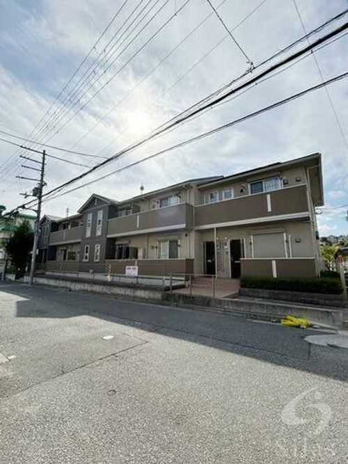 兵庫県宝塚市鹿塩1丁目(アパート)の賃貸物件の玄関