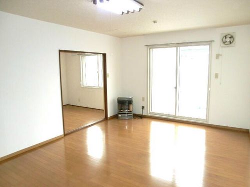 ライラックAの居間