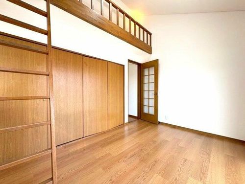 ステュディオ・カリーノの居間