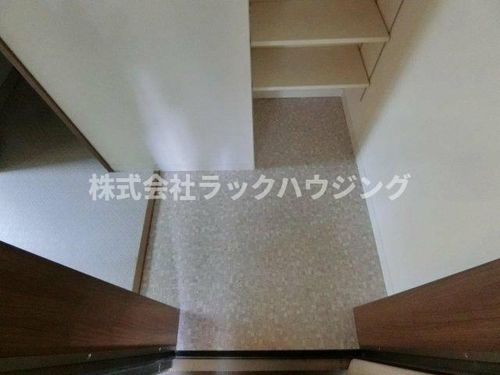 大阪府大東市中垣内2丁目(アパート)の賃貸物件の玄関