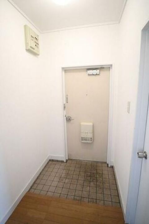 落合ハイツA棟の玄関