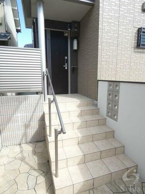 大阪府堺市北区百舌鳥赤畑町2丁(テラスハウス)の賃貸物件の玄関