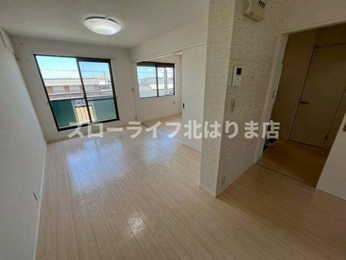 ロイヤルハイツⅠ202の居間