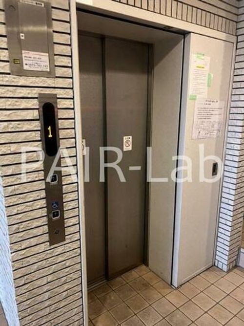 ベル・ドミール西二階町の玄関