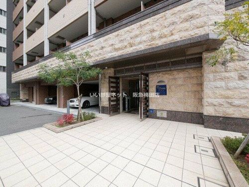 プレサンス梅田北デイズの玄関