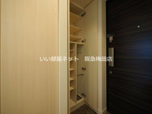 プレサンス梅田北デイズの玄関