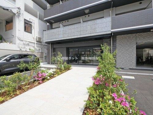 エスリード新大阪ザ・プレミアWESTの玄関