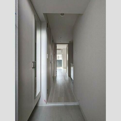 エスリード新大阪ザ・プレミアWESTの玄関