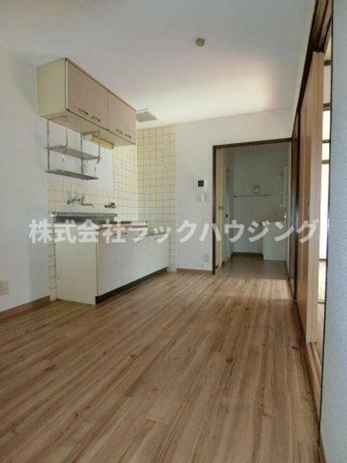 山本マンションの居間