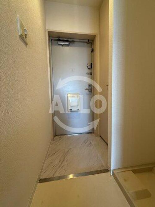 W.O.B.レマーニー昭和町の玄関