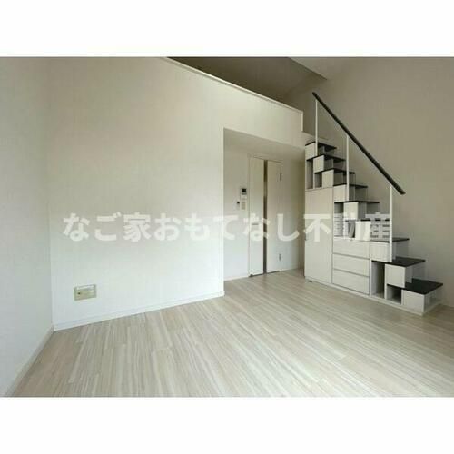 エヌエスティーカミオタイ(NST上小田井)の居間