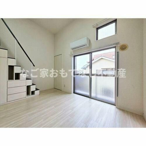 エヌエスティーカミオタイ(NST上小田井)の居間