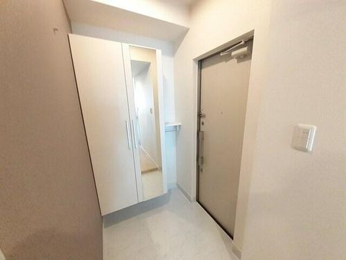 シャルモン深野 Westの玄関