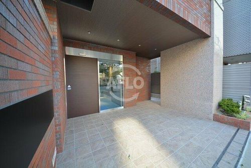 サンセリテ至誠会松崎町の玄関