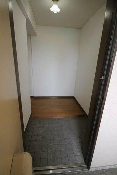 ハーモニー山本5Bの玄関