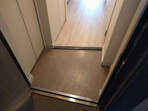 プレサンスOSAKA DOMECITYワンダー802の玄関