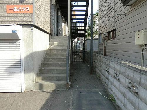 一条ハウスの玄関