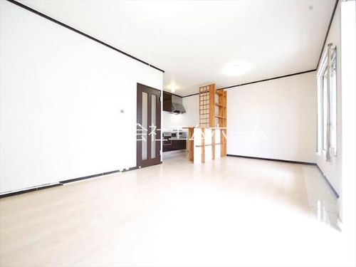 八事表山住宅1号棟1-102の居間